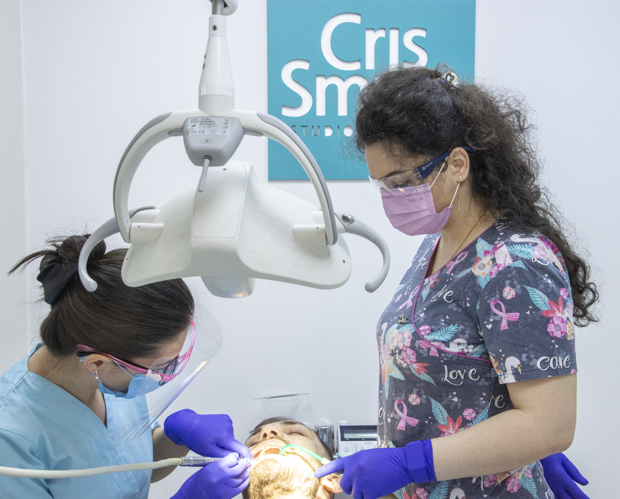 Implant dentar ratat: cauze și soluții